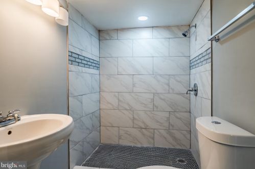 156 Riverview Dr, New Castle DE  19720-2732 exterior