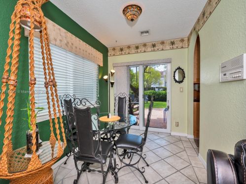 348 107th Ave, Hollywood FL  33026-4068 exterior