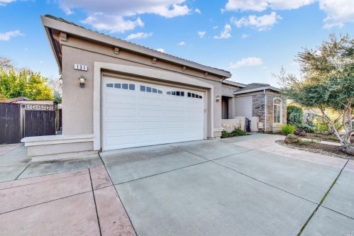 131 Feather Riv Cir, Vacaville CA 95688-8749 exterior