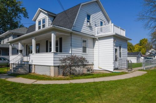 1070 Caroline St, Green Bay, WI 54301-1952