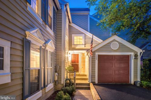 1522 Deer Point Way, Herndon, VA 20194-1588