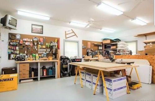 433 Newfield St, Middletown CT 06457-1830 exterior