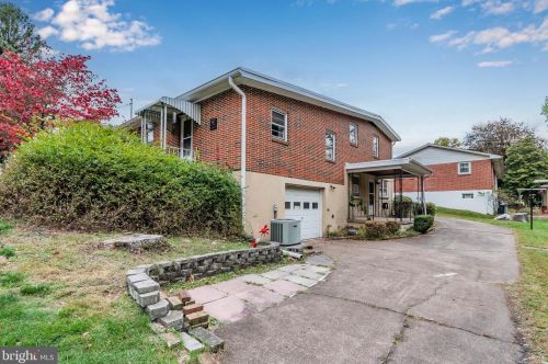 355 7 St, Harrisburg PA 17113-2012 exterior