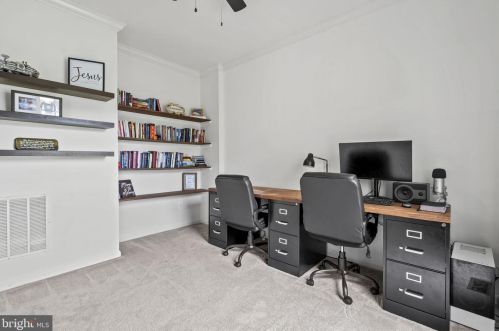 43 Stocks St, Lovettsville VA  20180-8643 exterior