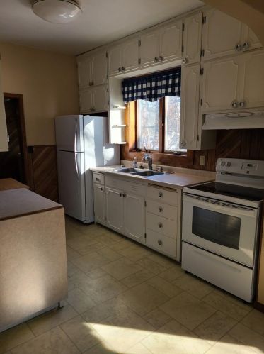 463 Stearns Ave, Eden Valley MN  55329-1228 exterior
