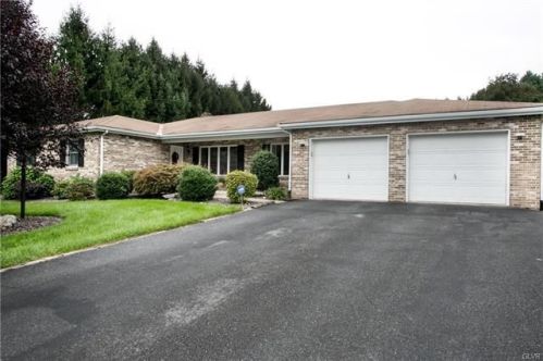 3249 Jordan Rd, Orefield, PA 18069-2208