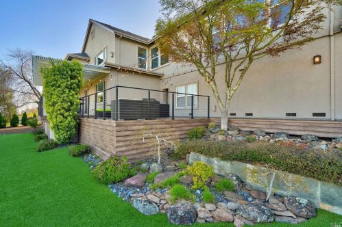3782 Skyfarm Dr, Santa Rosa, CA 95403-0982
