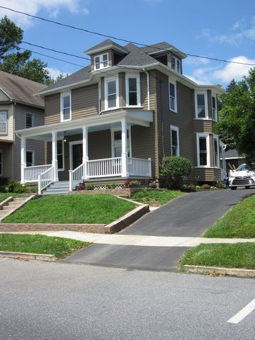 921 Walnut St, Lemoyne, PA 17043-1444