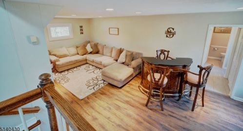 1 Pinewood Ct, Flemington NJ 08822-4909 exterior