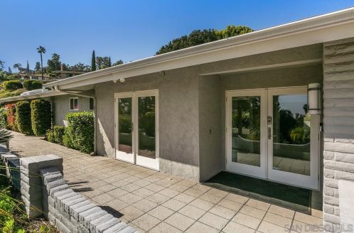 9952 Grandview Dr, La Mesa, CA 91941-6874