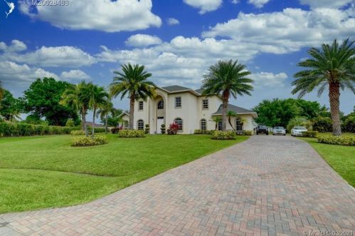 2065 Allamanda Dr, Fort Pierce, FL 34952-5803