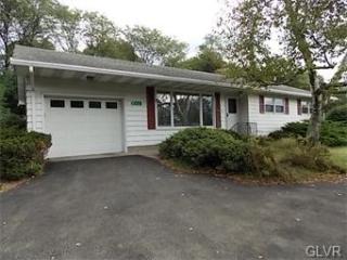 158 Mountain View Dr, Stroudsburg, PA 18360-7474