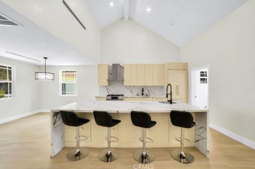 11512 La Maida St, North Hollywood CA  91601-4323 exterior