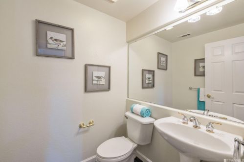 600 Landmark Ln, Redwood City CA  94065-2888 exterior