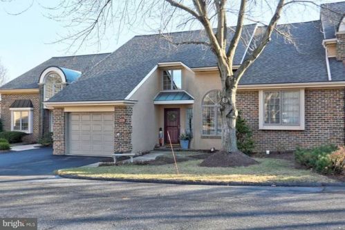 239 Willow Valley Dr, Lancaster, PA 17602-4788