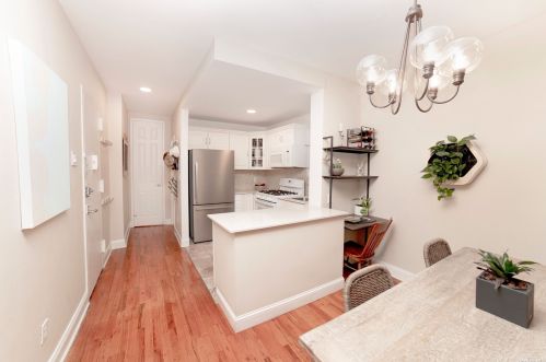 414 10th St, New York, NY 10009-4260