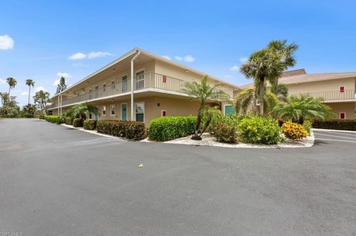 401 Charlemagne Blvd, Naples FL  34112-7069 exterior