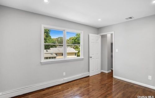 759 Van Buren Ave, West Islip NY  11795-1337 exterior