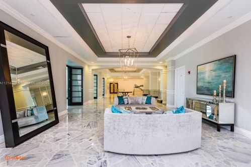 2501 2nd St, Hollywood, FL 33019
