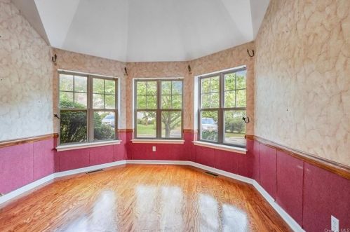 7 High Ridge Rd, Crotonville, NY 10562-1969