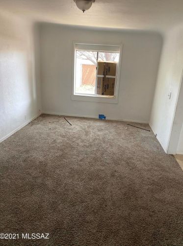 135 Blacklidge Dr, Tucson AZ 85705-3829 exterior