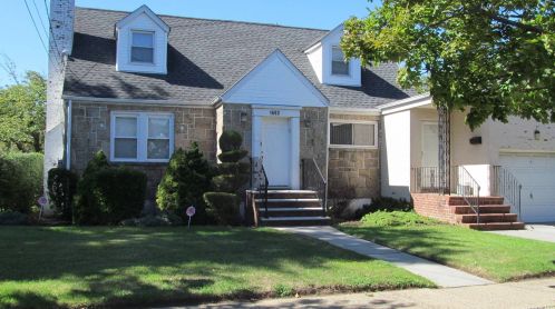 1693 New Hyde Park Rd, New Hyde Park, NY 11040-3137