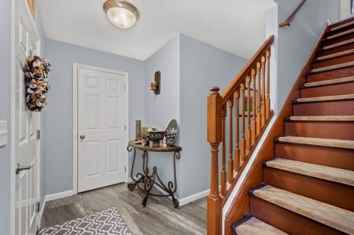 428 Lois Dr, Pittsburgh, PA 15236-2528