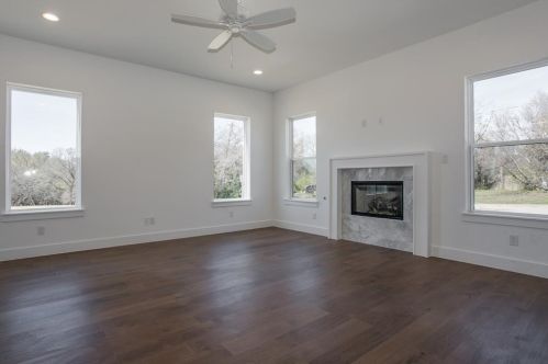 2249 Bird St, Fort Worth, TX 76111-1358