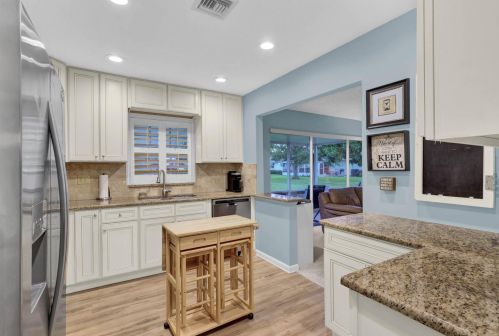 118 Lakes End Dr, Fort Pierce, FL 34982-6712