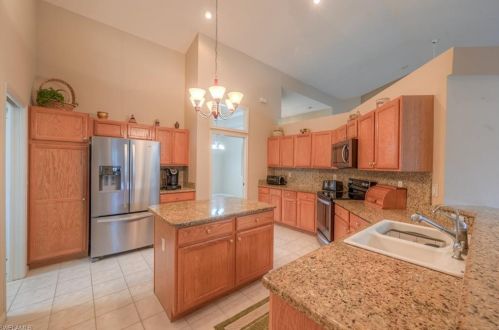 7517 Citrus Hill Ln, Naples FL  34109-0601 exterior