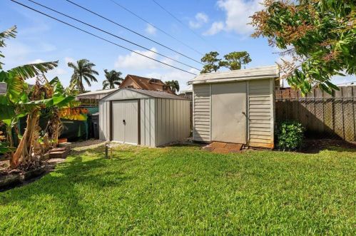 5324 Greenwood Dr, Delray Beach FL  33484-1133 exterior