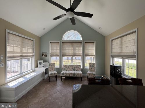 230 Pebble Vly Dr, Dover DE 19904-9469 exterior