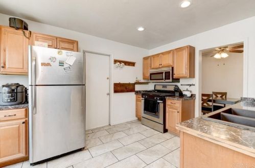 4075 Epsilon St, San Diego CA 92113-4305 exterior