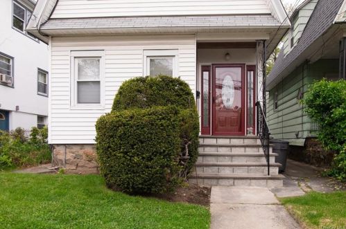 25 State St, New Rochelle NY  10801-1911 exterior