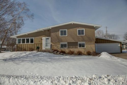 1201 Shorewood Dr, La Crosse, WI 54601-7038