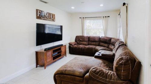 3207 33rd St, Lehigh Acres, FL 33971-6745