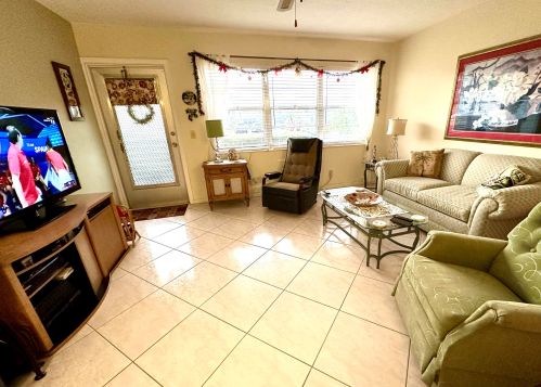 3 Berkshire A, West Palm Beach FL  33417-2151 exterior