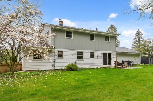 6822 Eastwood Trl, West Bend WI  53090-8912 exterior