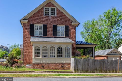 701 Hanover St, Fredericksburg VA  22401-5714 exterior