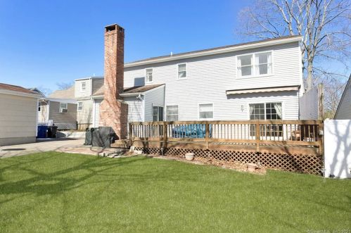 16 Vollmer Ave, Norwalk CT  06851-4132 exterior