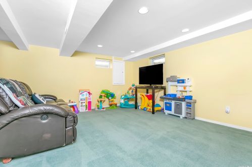 56 Haverford Rd, Hicksville NY  11801-3431 exterior