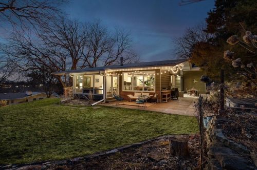 1703 Sunset Dr, La Crosse WI  54601-7028 exterior