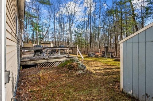 3 Hollywood Ave, Raymond NH  03077-1325 exterior