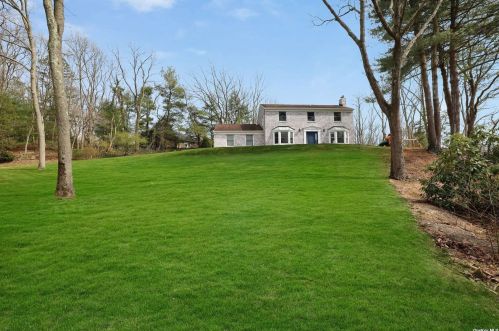 12 Whittock Ln, Huntington Station, NY 11747-3307