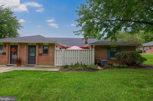 338 Valleybrook Dr, Lancaster, PA 17601-4633