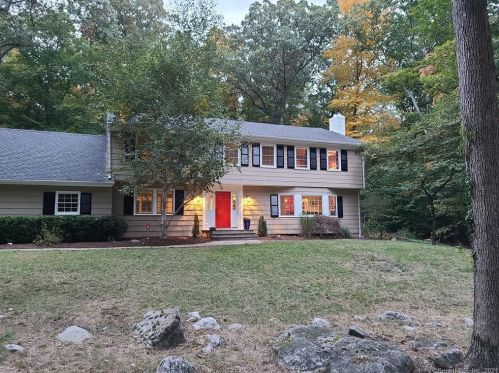 7 Hunting Ridge Rd, Stamford, CT 06903-3227