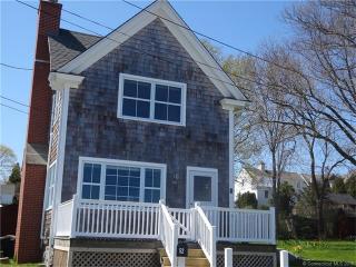 52 Riverview Ave, Groton, CT 06340-5765