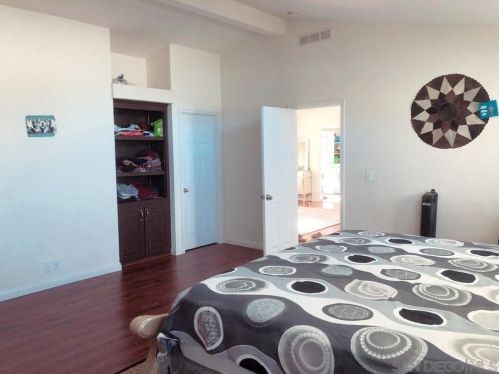 2885 Chollas Rd, San Diego CA 92105-4817 exterior