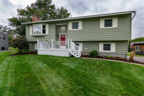 82 Stirrup Cir, Saint George, VT 05495-9546