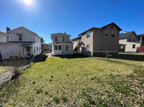 142 Maplewood Ave, Ambridge PA  15003-2110 exterior